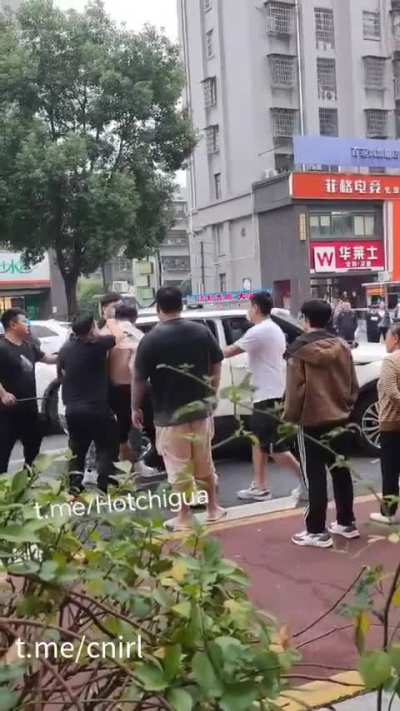 在中国的土<wbr>地，玩这套<wbr>，你们罪很<wbr>重