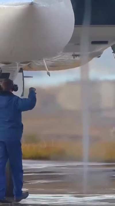 TU-22M3 engine breathing. [video]