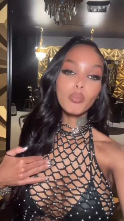 LOLA MONROE
