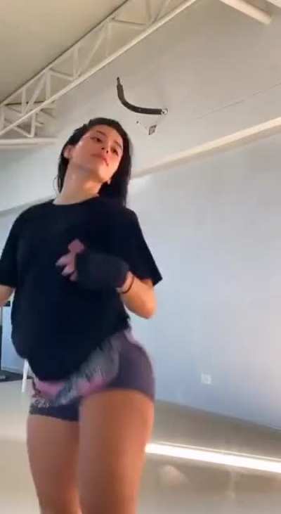 Anyone here knows who this girl is? been trying to find her for days