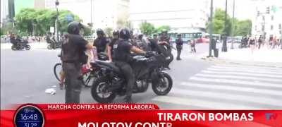 ¿Hacía falta tirarle los helados al tipo que está laburando?
