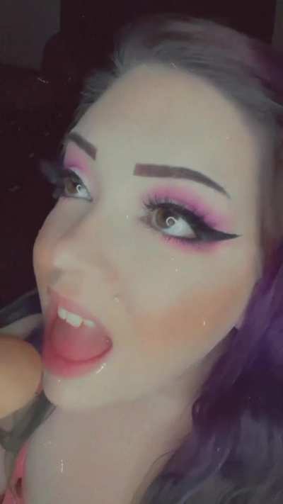 Eye contact is so important with thick dick between your lips.  Want it to be yours? 👄🍆💦
