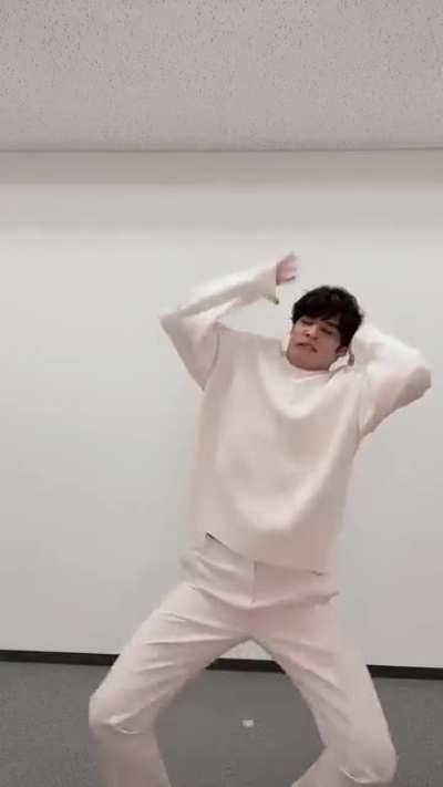 Everyone is worried about Dazai
his voice actor on TikTok:

— Bungo Stray Dogs