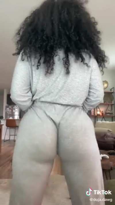 Doja dawgs ass is something else