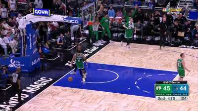 [Highlight] Al Horford is toxic to the Orlando Magic after he throws the full court touchdown pass to Jayson Tatum