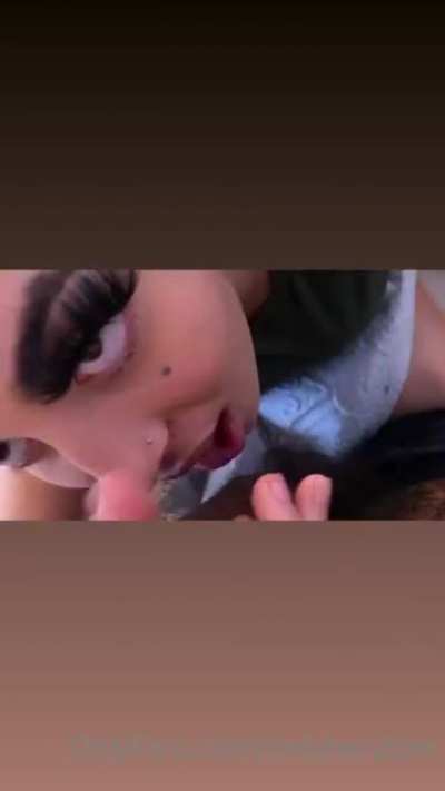 Ela se deliciando