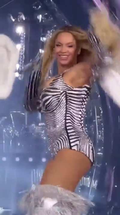 Performing ‘Crazy in Love’