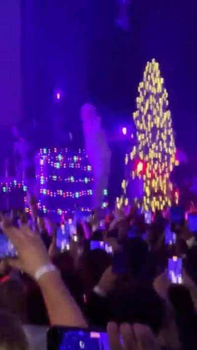Y’all tired of Will Ramos doing his thing yet? How about Christmas themed?