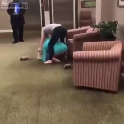 Karen gets rekd for being a Karen
