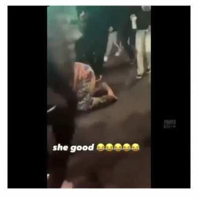 Karen tryna fight a man in a car