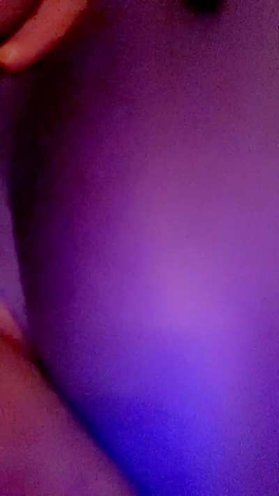Lonely & neglected milf. Since my hubby doesn’t want to appreciate my plump curves I’ll just show them off here. 🤷🏻‍♀️<wbr>😈🫦🍑💦