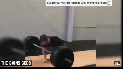 Guy Breaks leg while lifting