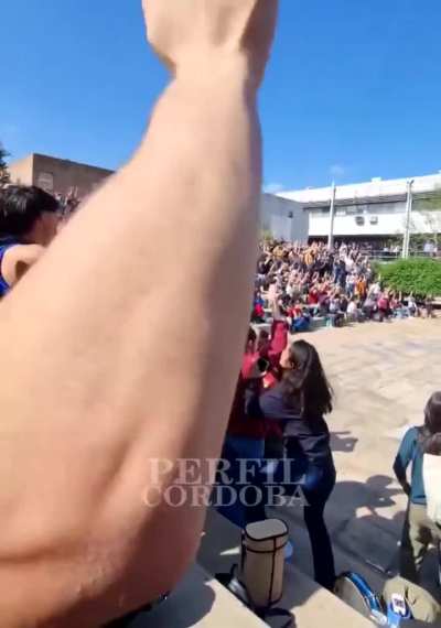 Estudiantes de la Universidad Nacional de Río Cuarto (Córdoba) votan no tomar la universidad 