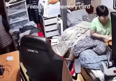 wCGW if i put hot noodle soup bowl on my lap