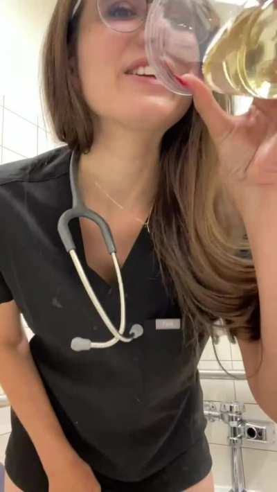 This nurse is here to tell you that drinking piss is safe ;) & I’ve put a free trial link to my fetish page on the comments below! Only 100 spots available