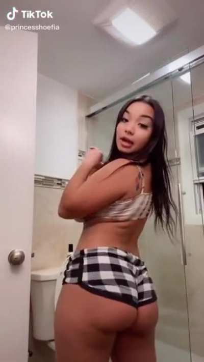 Her proportions are insane