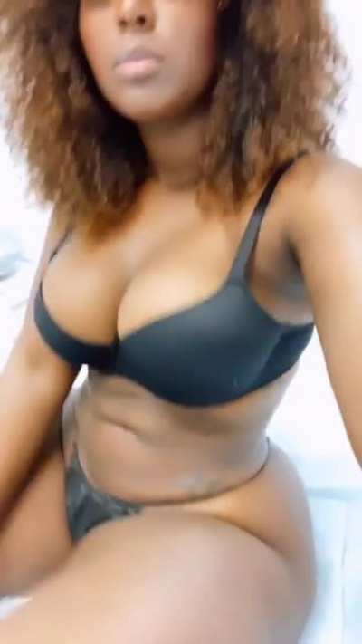 She got the type body make a nigga wanna punch the air 😩🤦🏽‍♂<wbr>️
