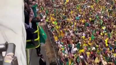 O candidato em segundo lugar, segundo pesquisas.