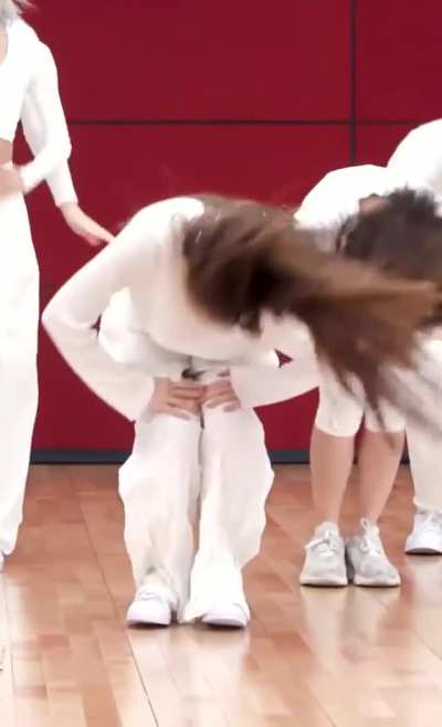 Stunning Jihyo hairflip (ft. TWICE)