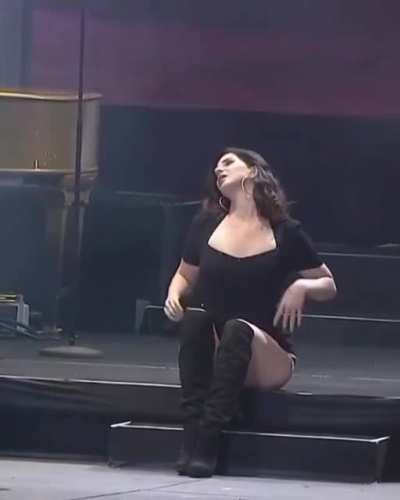 3 years ago Lana did her biggest concert of her career with more than 100,000 fans in Lollapalooza Brazil! She did THAT