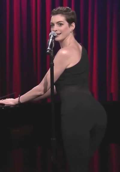 Anne Hathaway