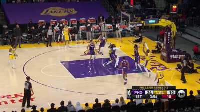 [Highlight] Devin Booker hits back-to-back threes as the Suns lead by 17 in the 1st quarter