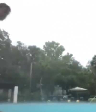 Swim in the rain is more fun than on a sunny day