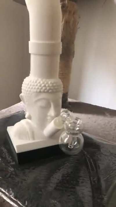 Just finished my new 3d printed bong :)