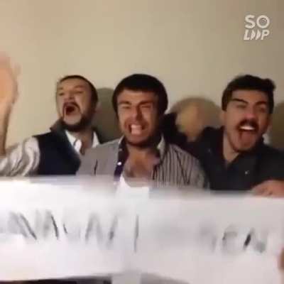 AMK ne iktidar işini yapıyor ne muhalefet işini yapıyor göt gibi bunların arasında sıkışıp kaldık.
