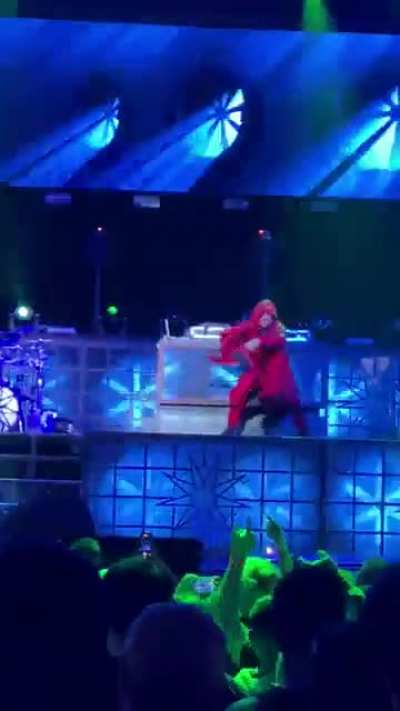 Sid dancing at the Massachusetts show the other night 🤘