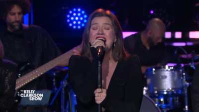 Kelly Clarkson sings the show's most requested song, Kpop Demon Hunters' 