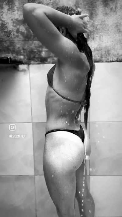 Evelin fernandes