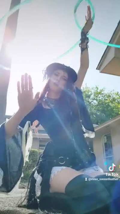 Ever seen a Pirate Girl hula hoop before? ♡