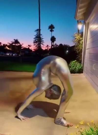 Pretty sure she ain't got the spine...