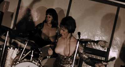 1960s topless craze #14 : The Ladybirds topless girlband (video)
