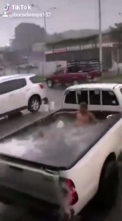 Carro com piscina