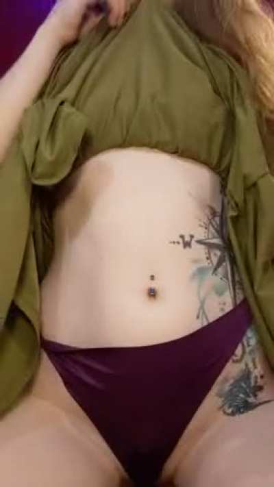 A sexy full body reveal for my first Titty Drop post! I think I look like a farm girl with a pair of very perky pale apples.. 🍏😂