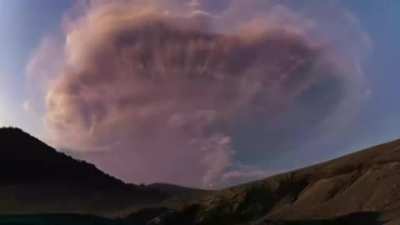🔥 Volcano erupting whilst lightning strikes