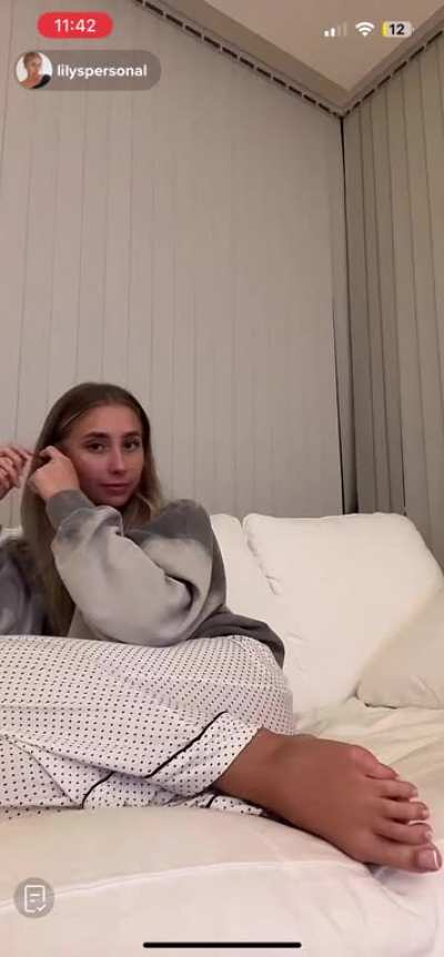 lilyspersonal live now