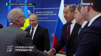 Times when Putin tried to shake someone's hand