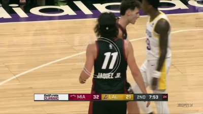 [Highlight] Jaime Jaquez Jr. catches the first body of the 2023 Summer League (with replays)