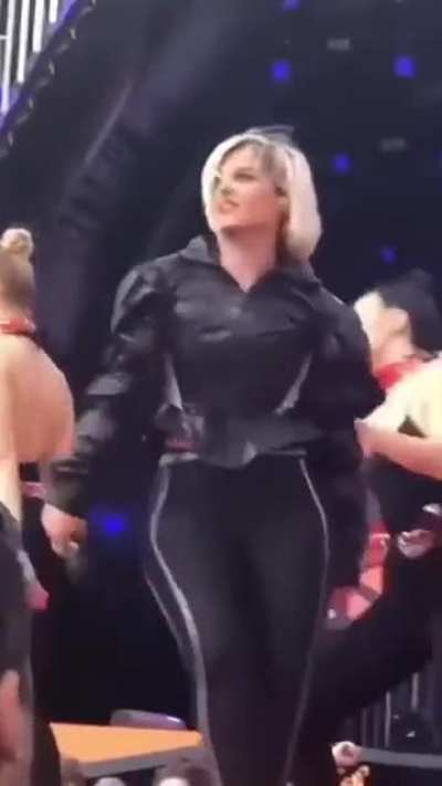 I wanna worship this ass