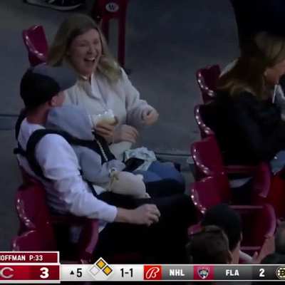 Dude caches a fly ball while carrying and feeding his baby a milk bottle like it was nothing.