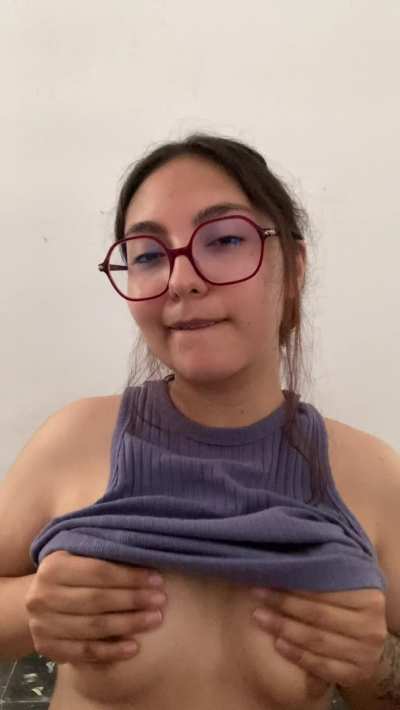 Just your natural Latina girl trying to make your day better :) (drop)