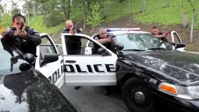 Pedofili oruspu çocuğuna ders veren ülkücü amerikan polisi