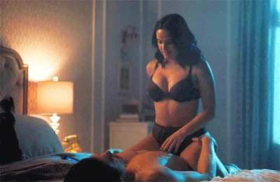 Camila Mendes
