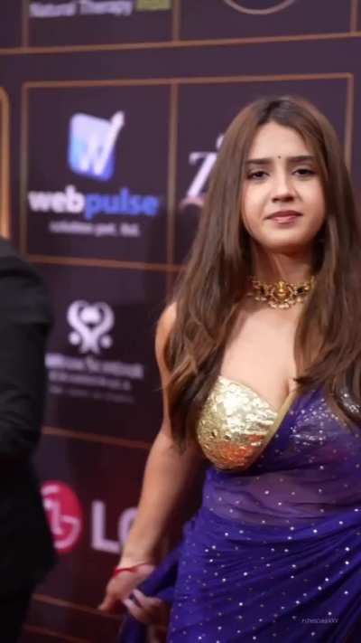 Busty baby Roshni in golden blouse and purple saree at GEA 2025 Event