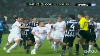 Corinthians e Internacional ao som de gangster paradise