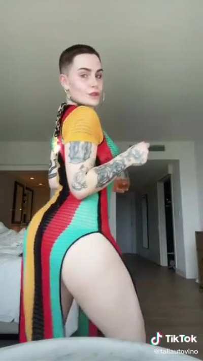 Damn 🍑🍑🍑
