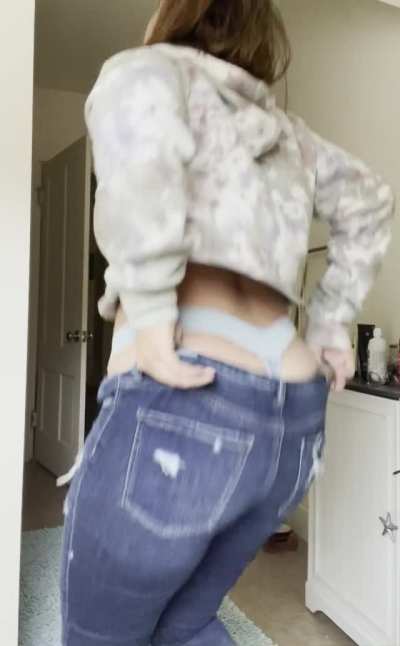 If you like girls with big asses.. you’re a jeanius..